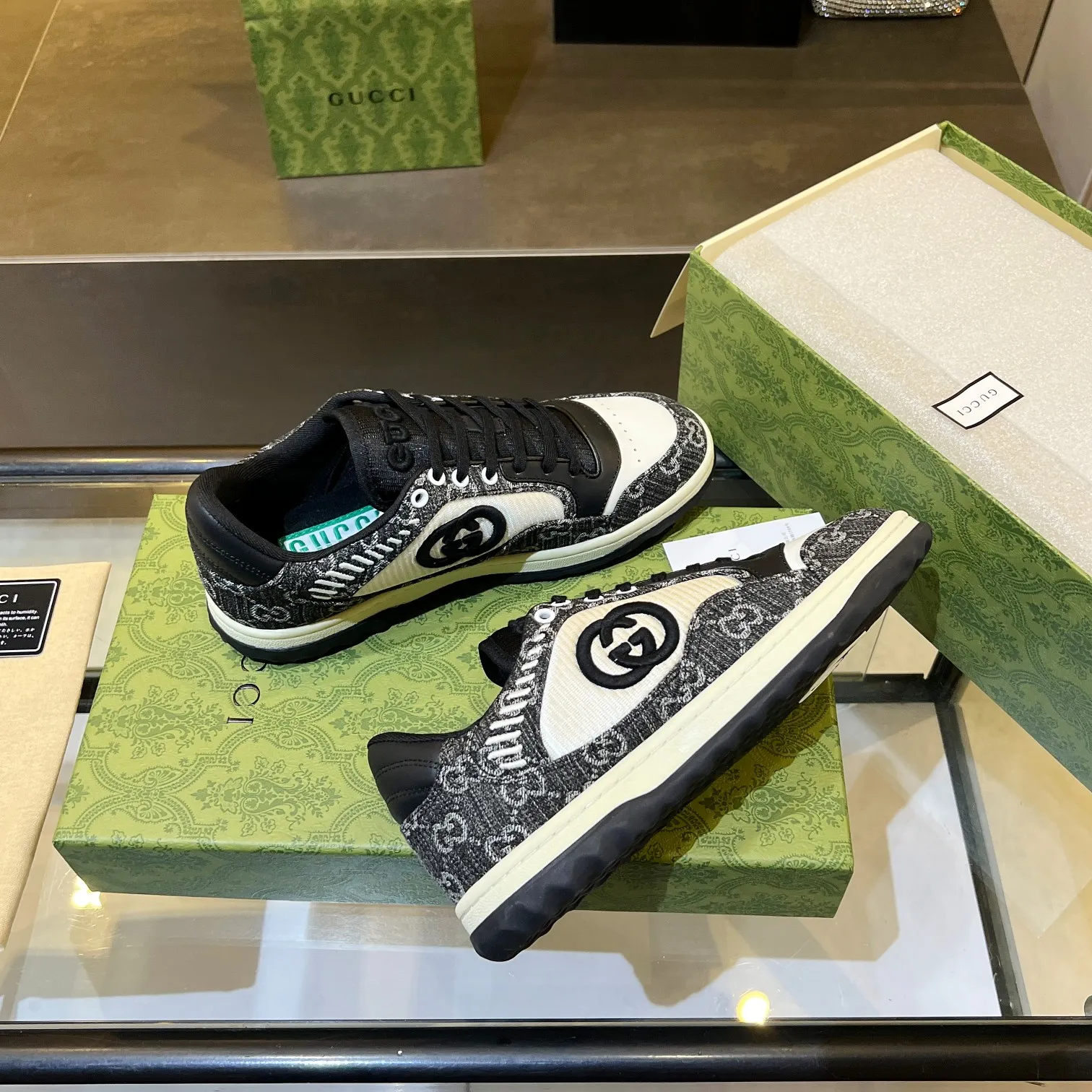 👟👟Ex-factory price 520👟👟 Top version, full styling effect, instant sales of the common practice of soft treading in the market, 💣💣💣Gucci2023 early spring Gucci G home latest hot style MAC80 sports shoes couple style casual retro distressed dirty shoes small dirty shoes small white shoes🌸🌸🌸 original purchase and development Production Gucci MAC80 new hot-selling series. The exquisite and compact interlocking double G logo romantically interprets the aesthetic concept of this series. Made of off-white leather, ▪️Material: original customized imported first-layer cowhide ▪️Inner lining: original customized imported breathable mesh ▪️Outsole: original molded two-color TPU outsole ▪️Sole thickness: 3CM ▪️Size: women's 35-40 / men's 39-45